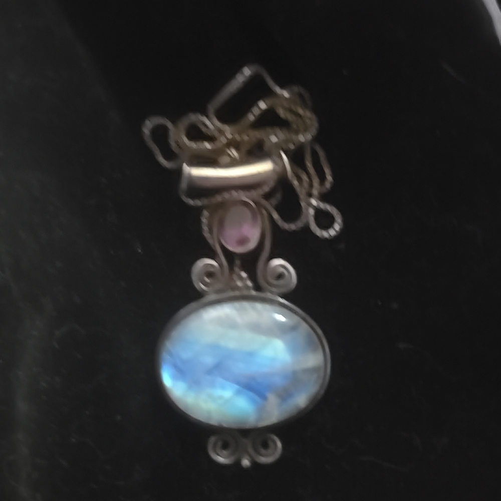 Elegant Blue and Pink Pendant Necklace